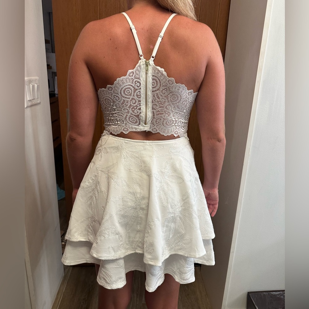 Short White Dress - Picture 4 of 5